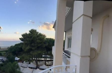 Club Hotel Kennedy Рочела Йоника Екстериор снимка