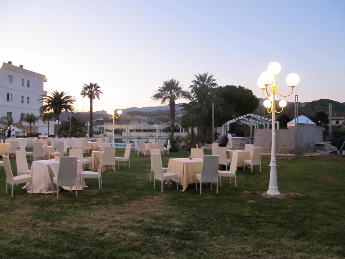 Club Hotel Kennedy Рочела Йоника Екстериор снимка