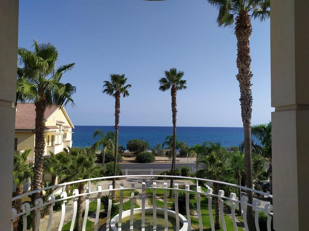 Club Hotel Kennedy Рочела Йоника Екстериор снимка