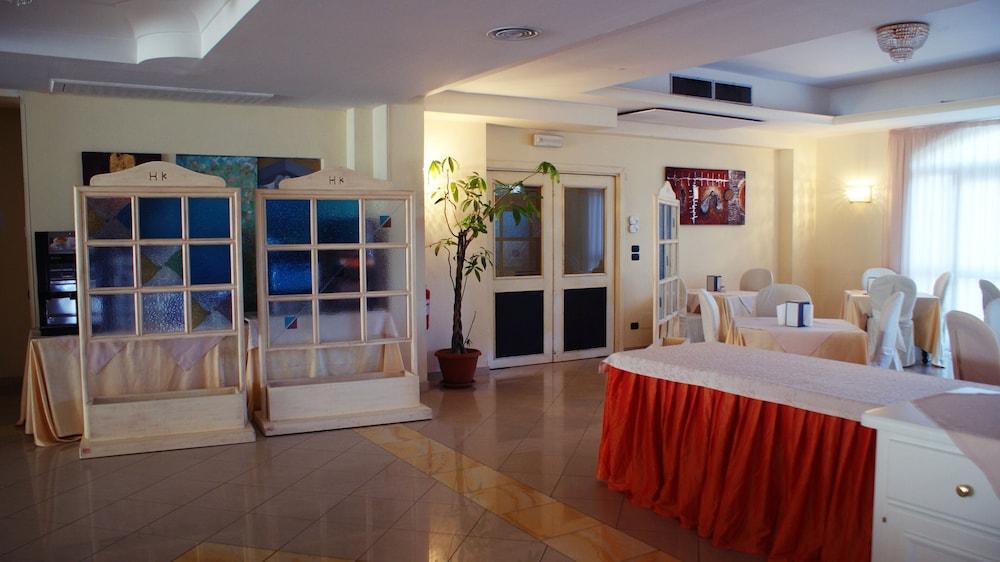 Club Hotel Kennedy Рочела Йоника Екстериор снимка