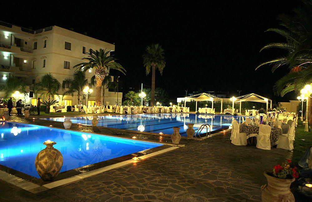 Club Hotel Kennedy Рочела Йоника Екстериор снимка