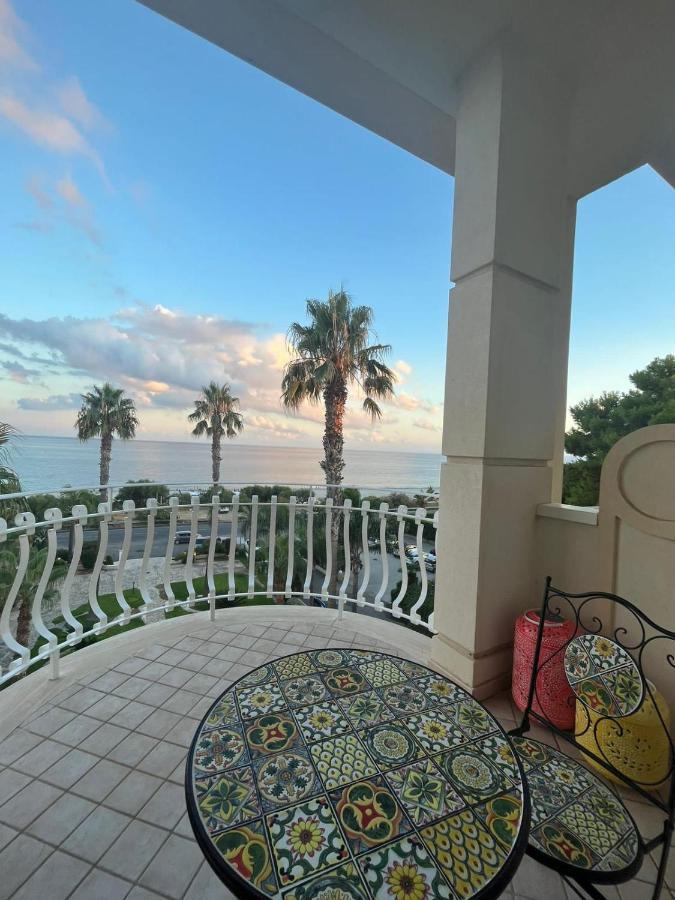 Club Hotel Kennedy Рочела Йоника Екстериор снимка