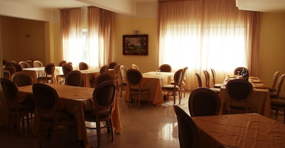 Club Hotel Kennedy Рочела Йоника Екстериор снимка
