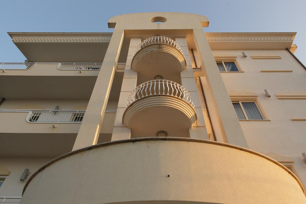 Club Hotel Kennedy Рочела Йоника Екстериор снимка