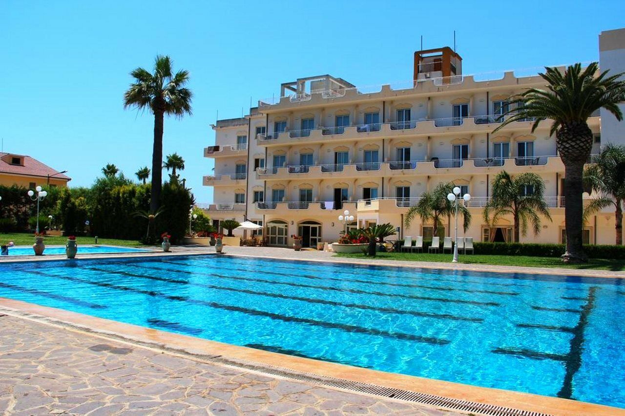 Club Hotel Kennedy Рочела Йоника Екстериор снимка