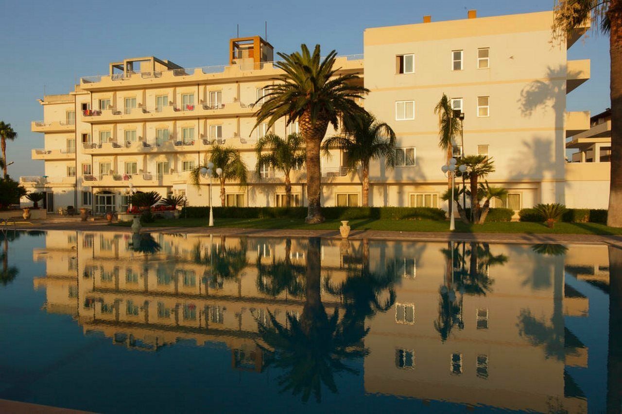 Club Hotel Kennedy Рочела Йоника Екстериор снимка