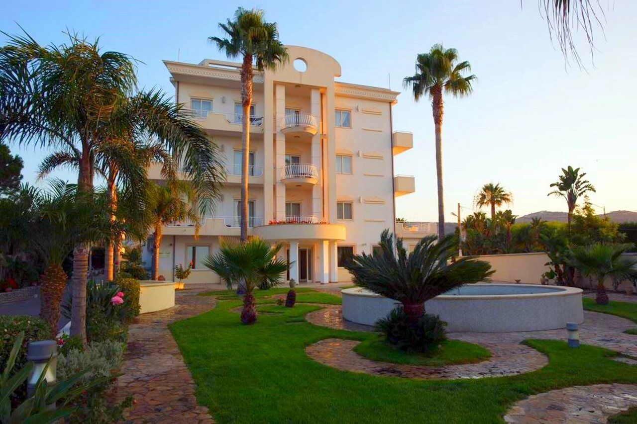 Club Hotel Kennedy Рочела Йоника Екстериор снимка