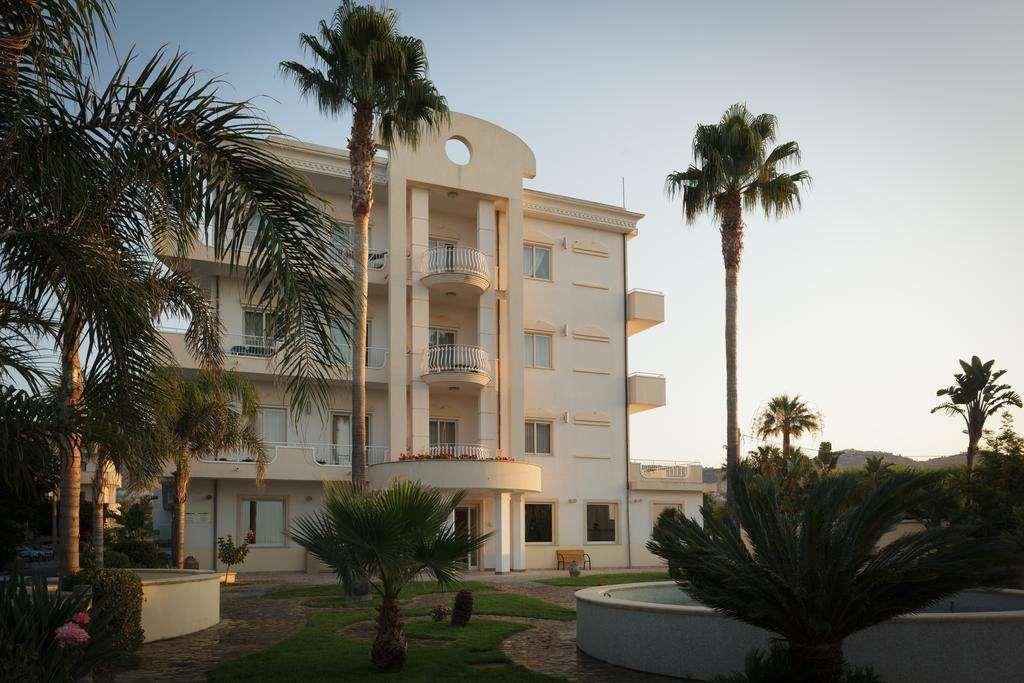 Club Hotel Kennedy Рочела Йоника Екстериор снимка